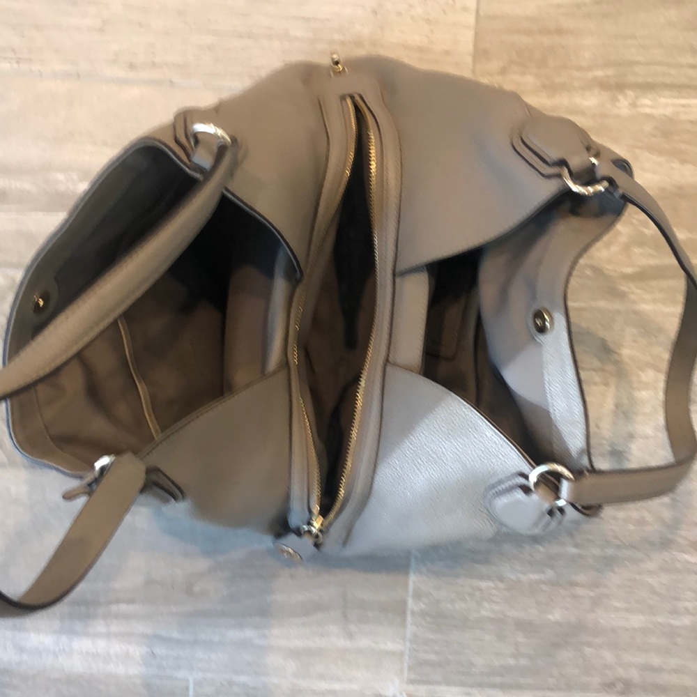 Coach Edie Shoulder Bag. Excellent condition!! - Picture 7 of 8